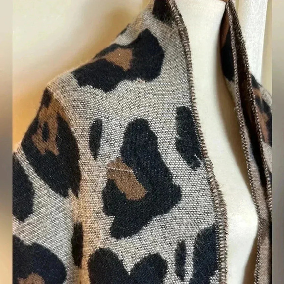 Amazon Essentials Women's Blanket Scarf Animal Print - Picture 14 of 14